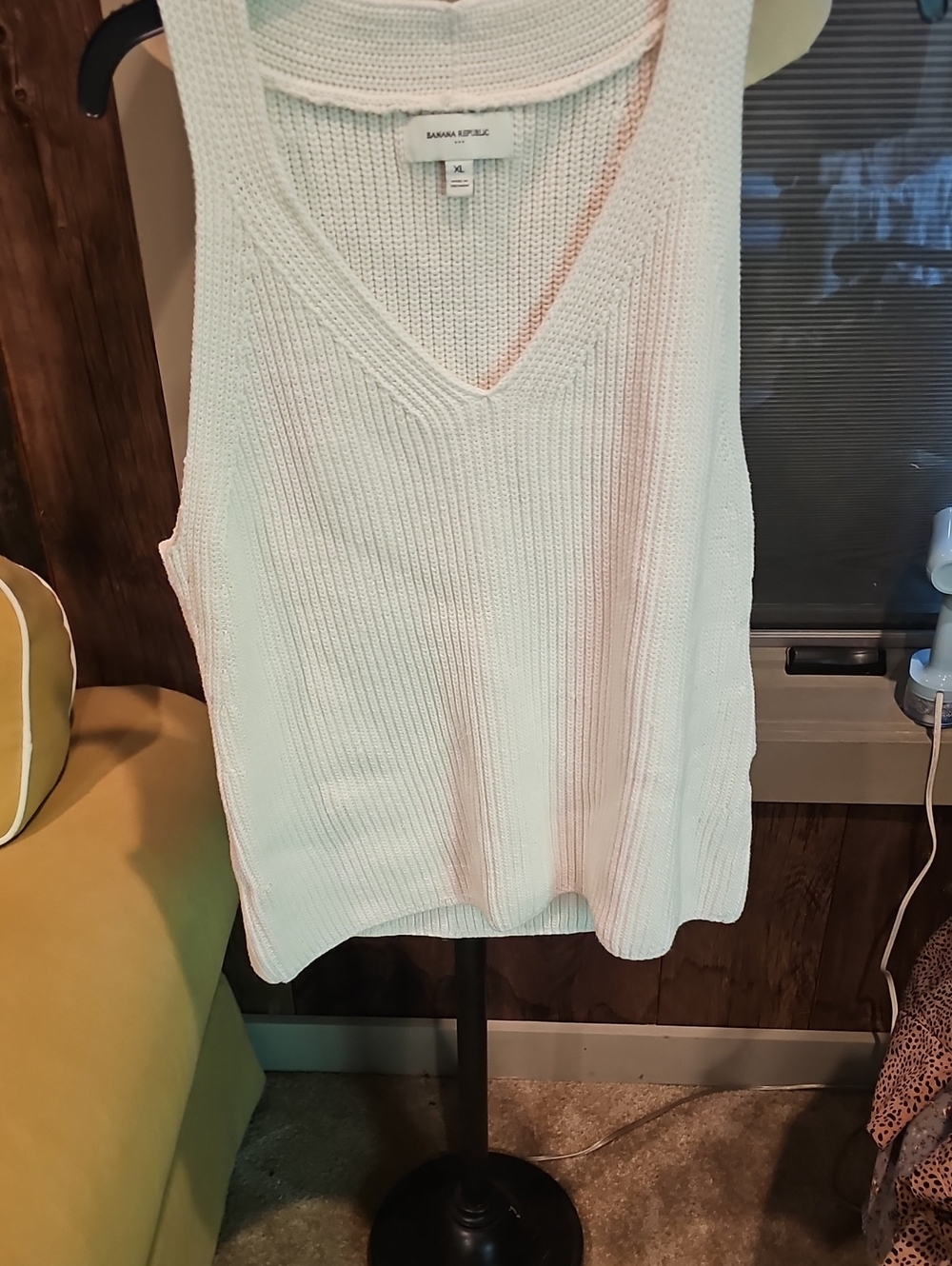 Banana Republic Cream White Ribbed V-Neck Tank